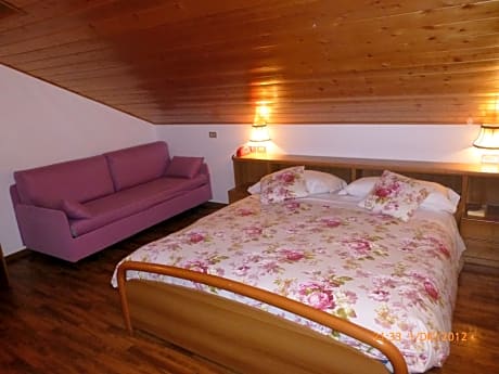 Family Room (2 Adults + 1 Child)