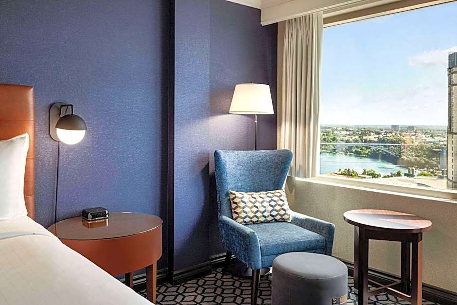 Wyndham Grand Fallsview Hotel