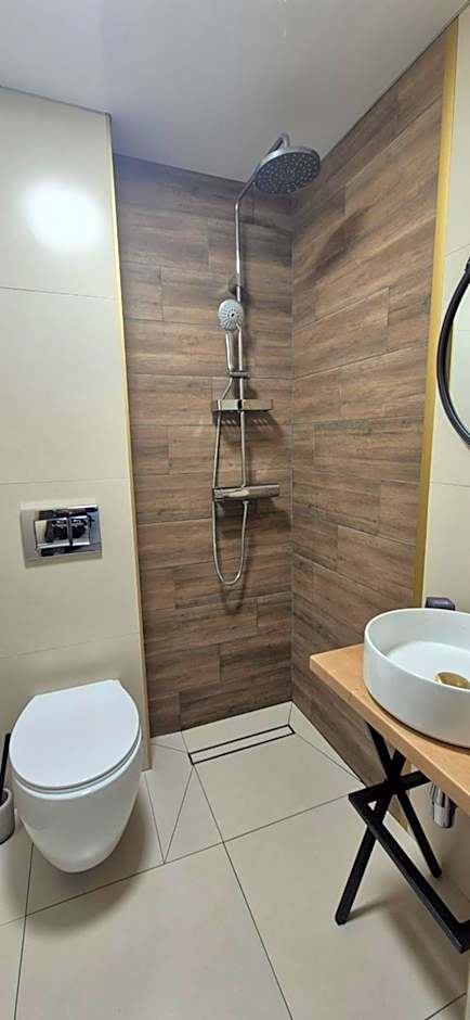 4 Seasons Apartments