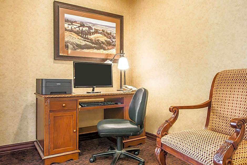 Comfort Inn & Suites McMinnville Wine Country