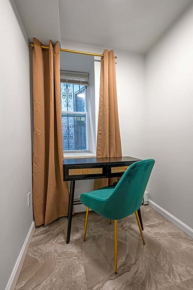 Upper East Side Luxury 3BR 2B 1700 square feet