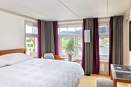 Family Room with Mountain View