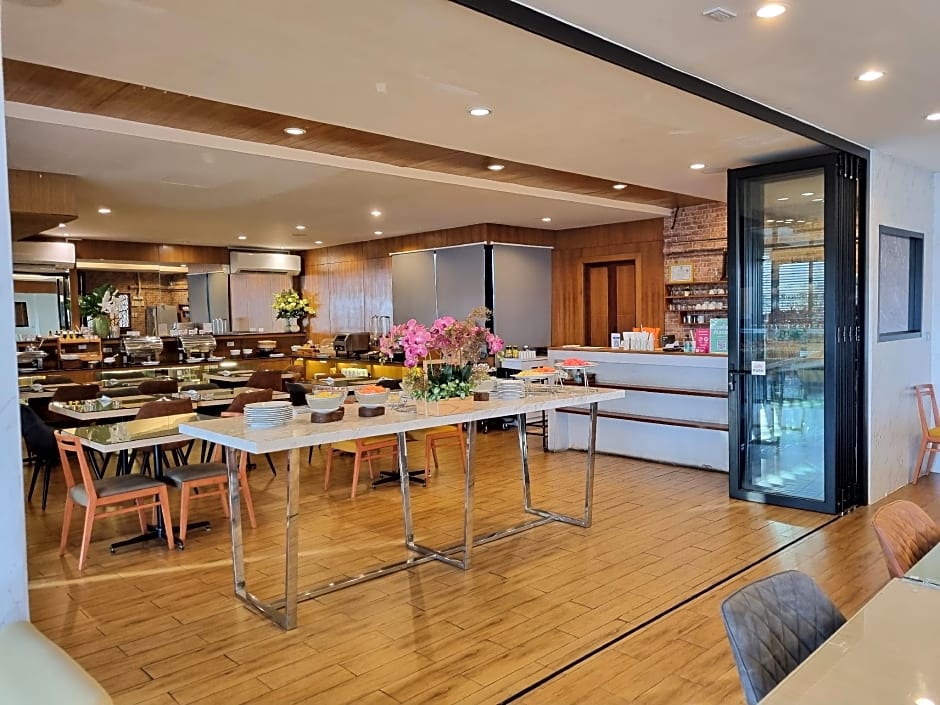 CRYSTAL JADE  RAYONG HOTEL