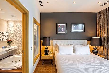 1 King Terrace Suite