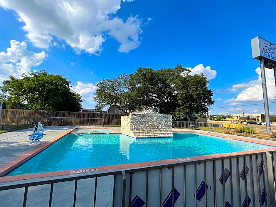 Mid Towne Inn & Suites