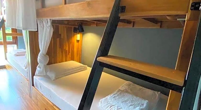 Lipe - Bloom Cafe and Hostel