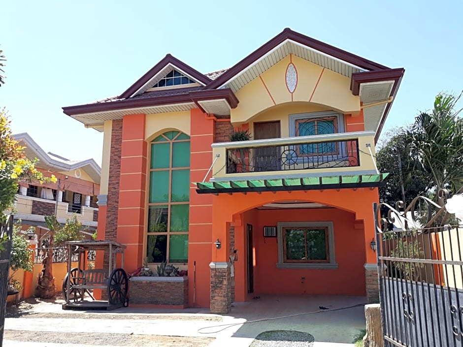 The Orange House - Vigan Villa