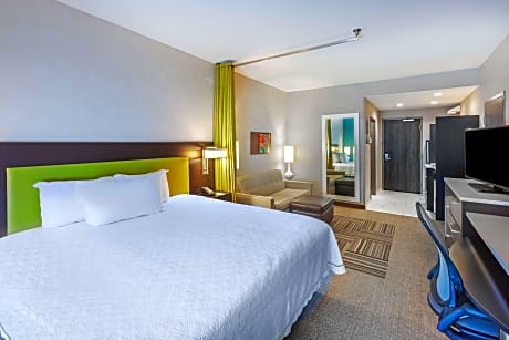1 King Bed Studio Suite Nonsmoking