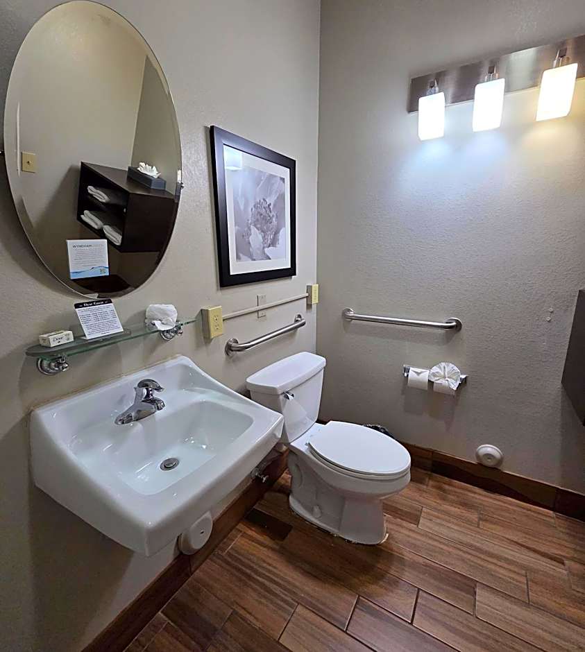 La Quinta Inn & Suites by Wyndham Huntsville Airport Madison