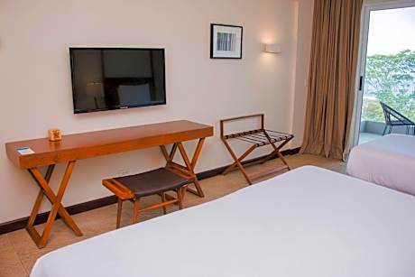 Concept King Room with One Twin Bed and Ocean View - Non-Smoking