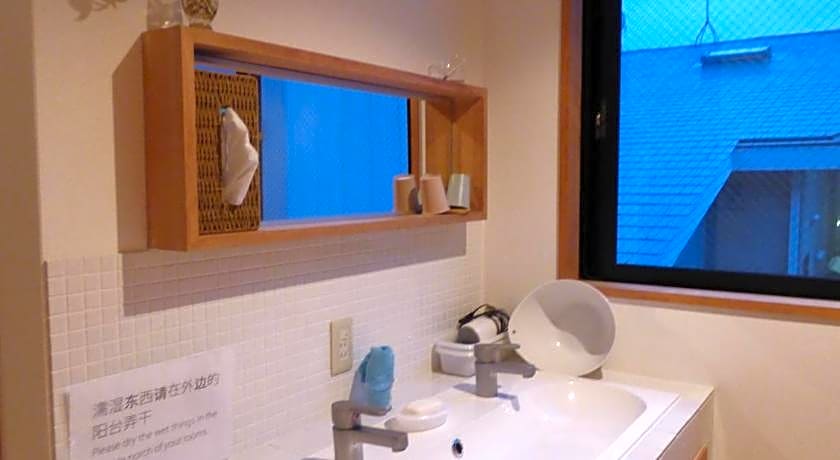 Guesthouse Hyakumanben Cross