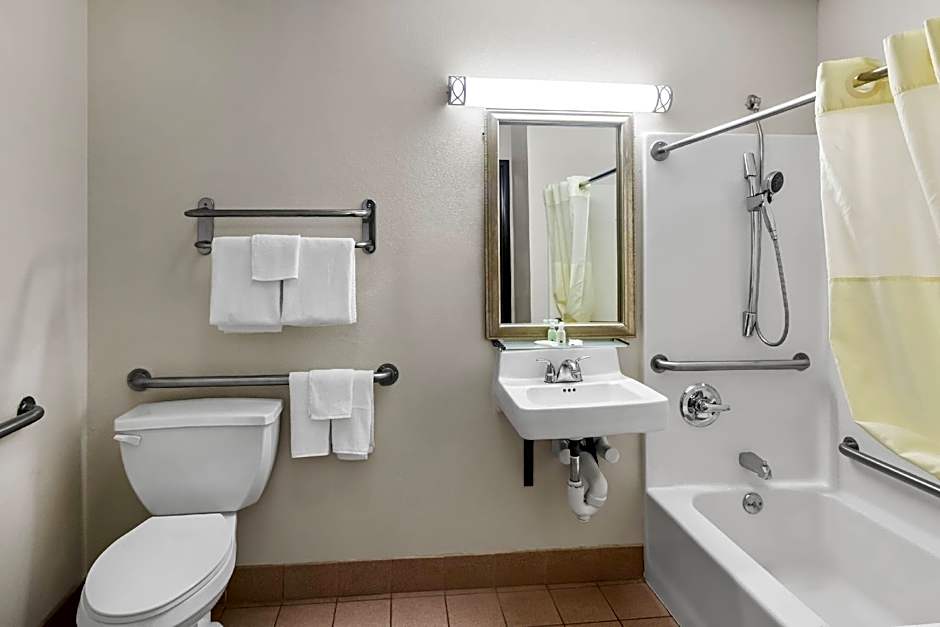 Quality Inn East Liverpool - Calcutta