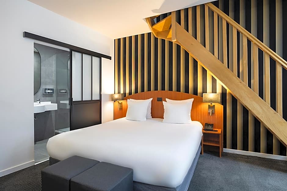 Aris Grand Place Hotel
