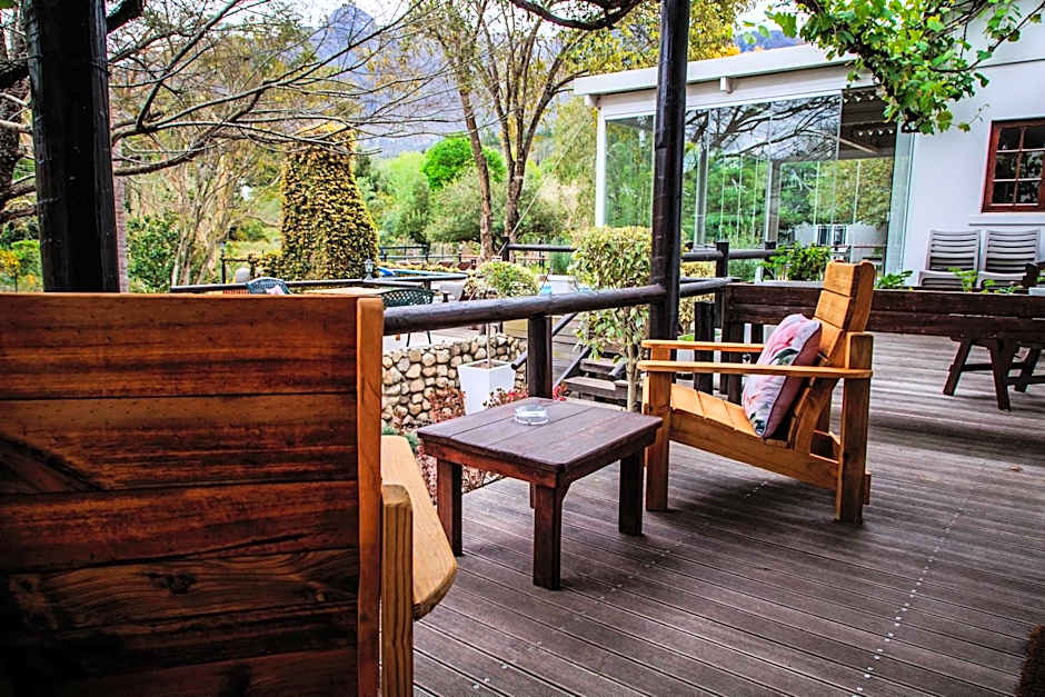 Aan de Oever Guesthouse