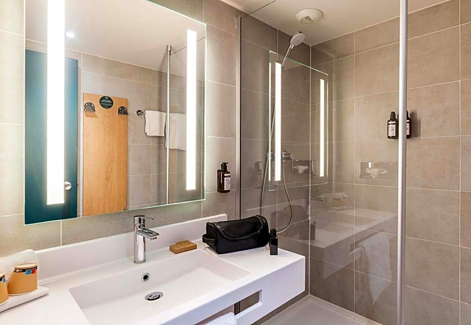 B&B HOTEL Lyon Nord 4 étoiles