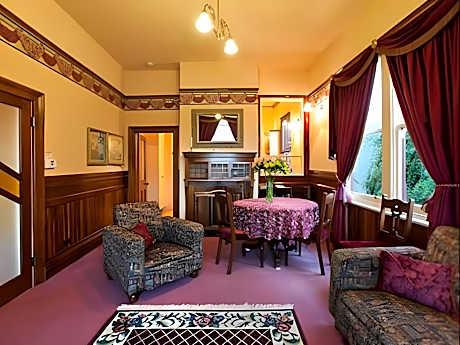 Three-Bedroom House - Amelias