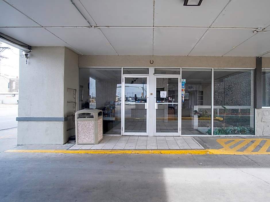 OYO Hotel Hutchinson KS West 4th Ave