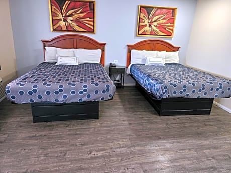 Double Room with Two Double Beds - Disability Access