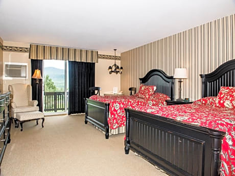 Deluxe Queen Room with Fireplace