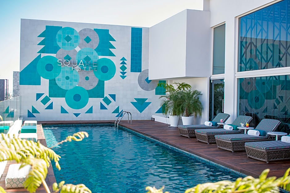 Square Small Luxury Hotel
