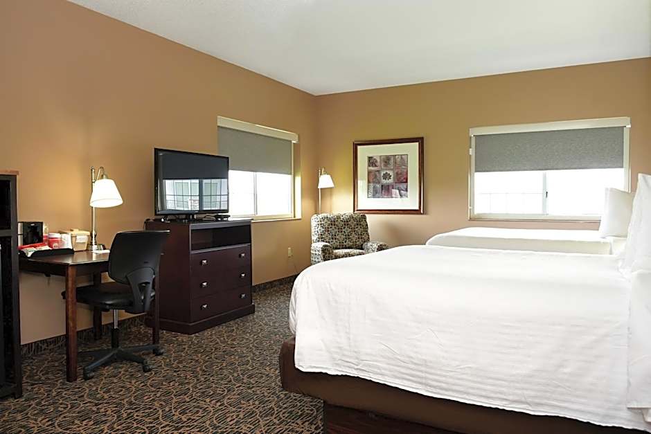 Cobblestone Inn & Suites - Denison | Majestic Hills