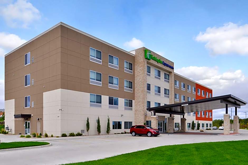 Holiday Inn Express & Suites Kansas City - Lees Summit By IHG