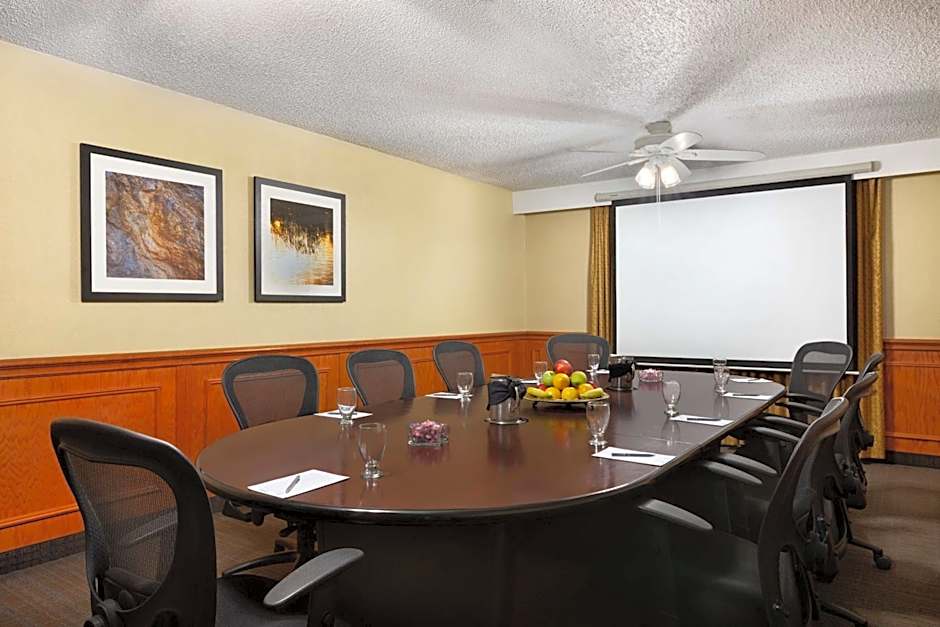 Embassy Suites By Hilton Hotel Dallas - Dfw Intl Airport South