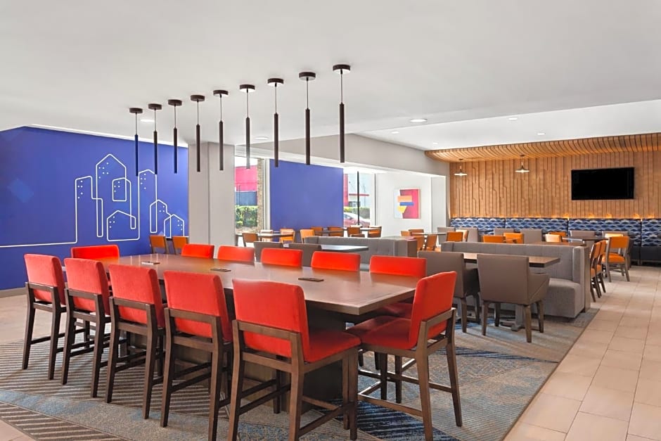 Holiday Inn Express Atlanta Airport - North by IHG