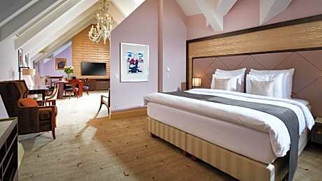 Studio Apartment with King Bed