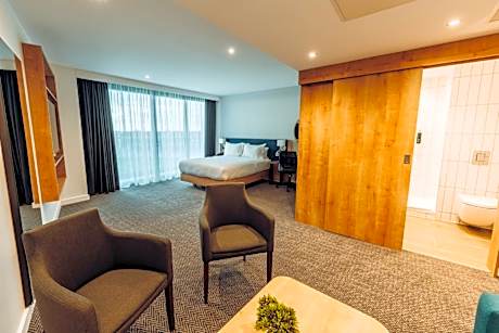 King Family Room Stadium View