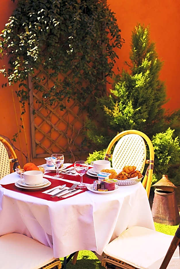 The Old Hotel Ravel Centre