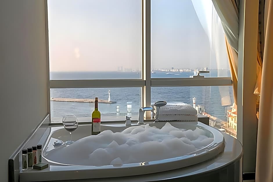 Pasaport Pier Hotel