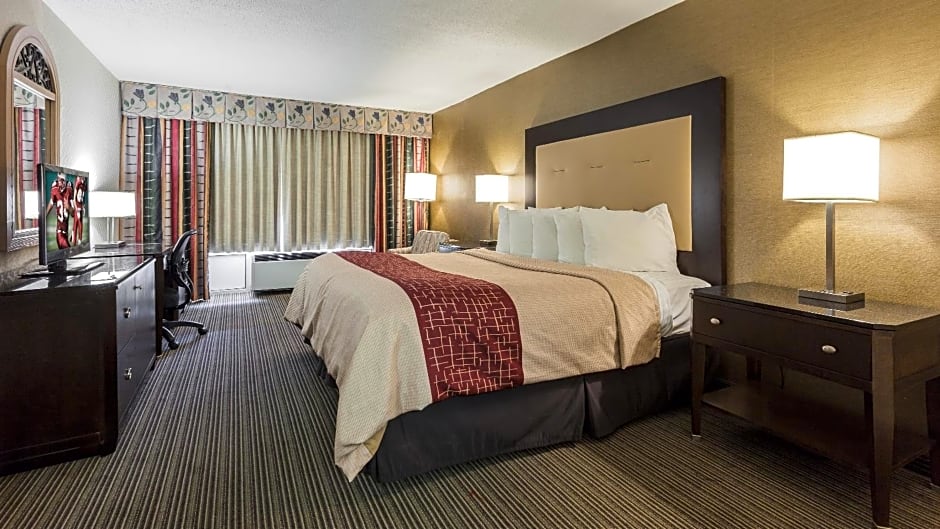 Red Roof Inn & Suites Dekalb