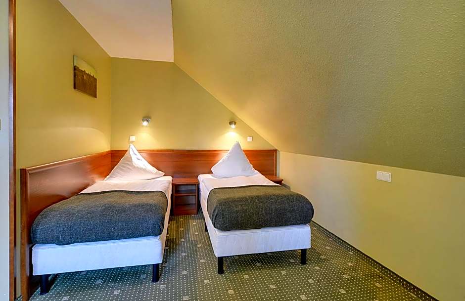 Hotel Belweder - przy hotelu Golebiewski