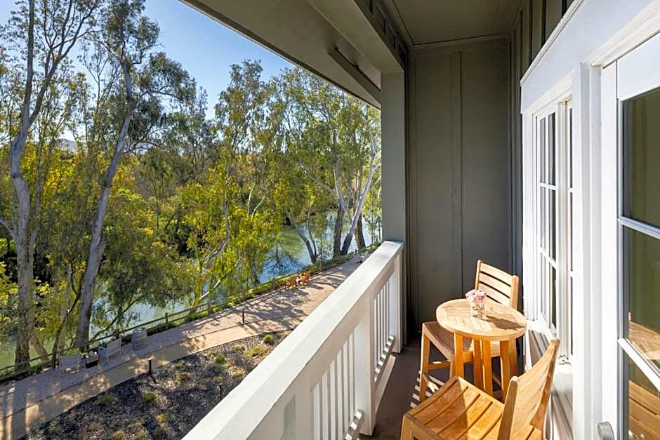 River Terrace Inn