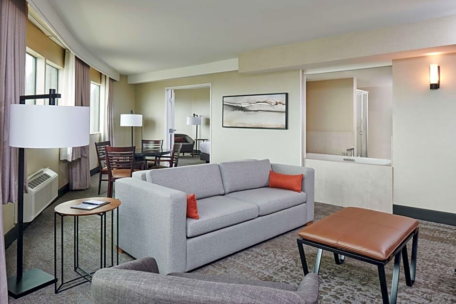 DoubleTree By Hilton Fullerton