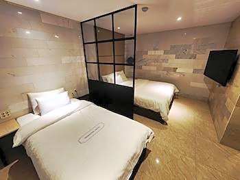 Docking Hotel
