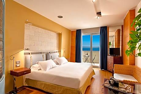 Standard Double or Twin Room with Sea View