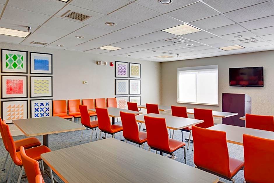 Holiday Inn Express Hotel & Suites Oklahoma City-Bethany By IHG