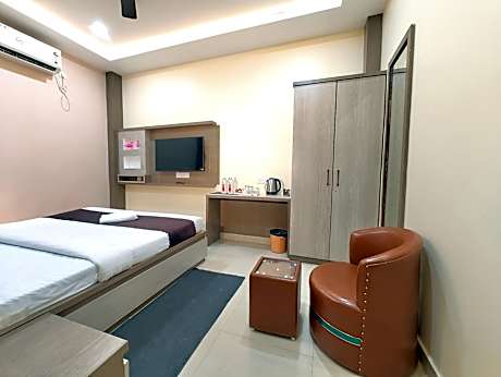 Double Bed Room With Air conditioning