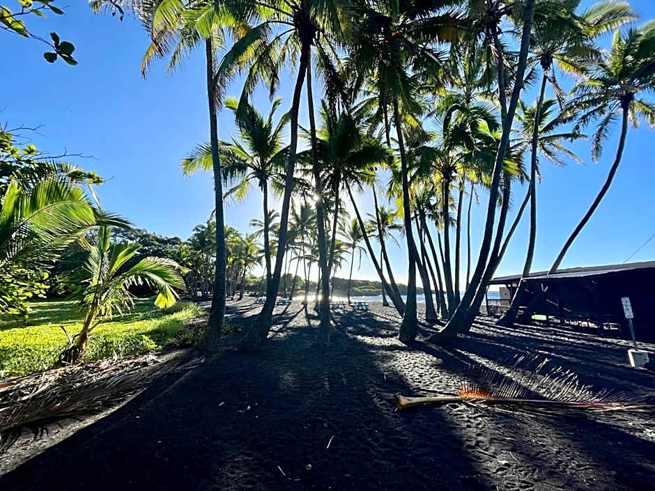 Beachfront 1 Bedroom Condo with Private Beach, Pool, Hot Tub
