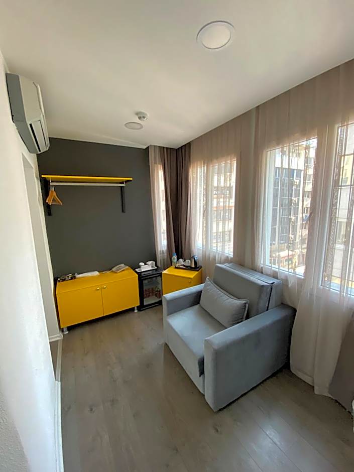 Piano Hotel