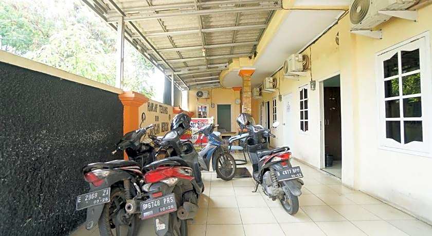 Mahkota Sivali near Soekarno Hatta Airport Mitra RedDoorz