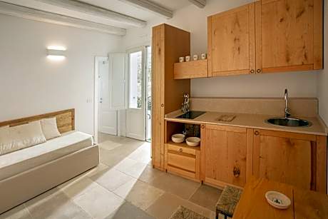 Queen Suite with Pool View