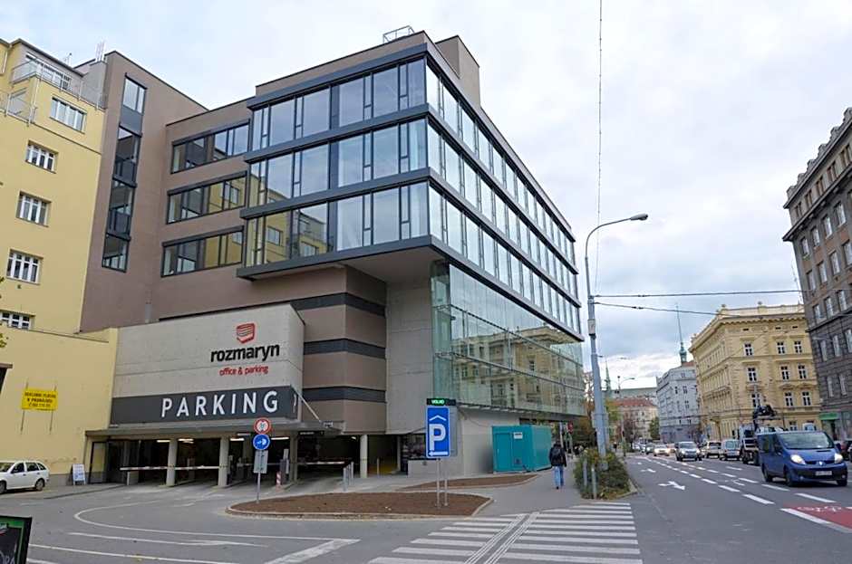 Black Style ROOMS Moravske namesti