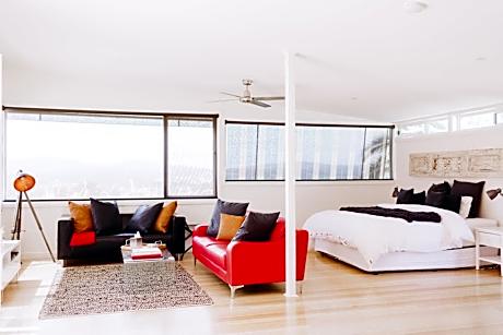 Apartment with Pool View