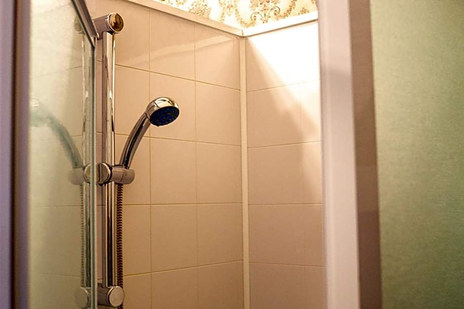 Quayside Hotel & Bar