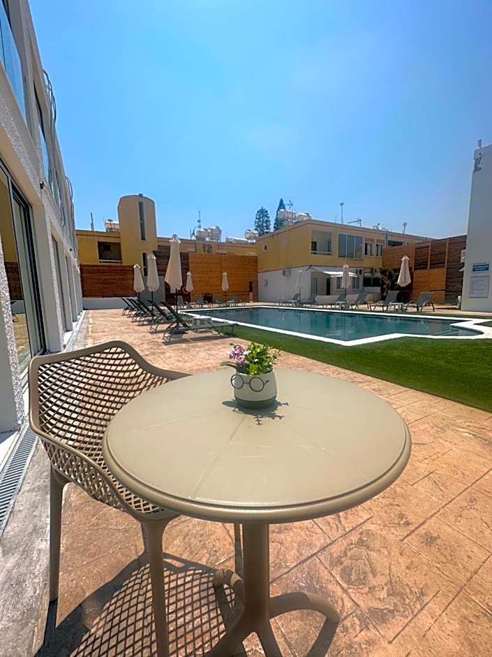 Sun Plaza Suites - Adults Only