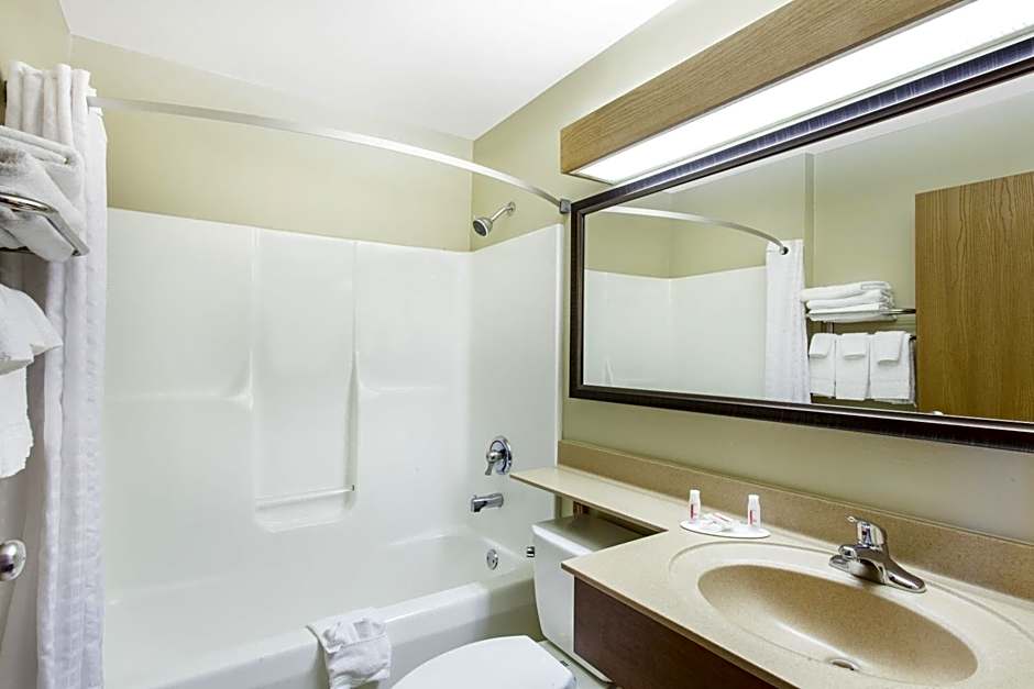 Super 8 by Wyndham Richlands/Claypool Hill Area