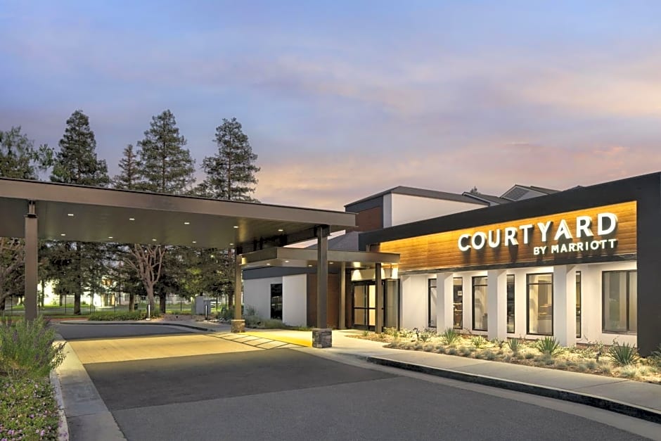 Courtyard by Marriott Bakersfield